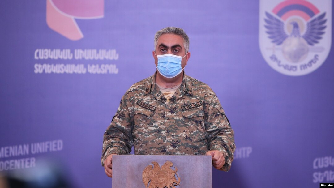 ՀՀ ՊՆ ներկայացուցիչ Արծրում Հովհաննիսյանը ճեպազրույցի ժամանակ, արխիվ