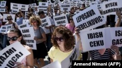 Familjarët e personave të pagjetur në gjatë një tubimi në Prishtinë më 30 gusht 2018, për të shënuar Ditën Ndërkombëtare të të Zhdukurve.