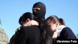 Бійця «Азова» проводжають в зону АТО, 18 жовтня 2014 року