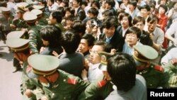 Sheshi Tiananmen, 4 qershor 1989.