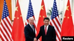 Архивное фото. Джо Байден в бытность вице-президентом США и китайский лидер Си Цзиньпин. Пекин, 4 декабря 2013 года. 