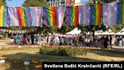 Okupljanje u parku Manjež pred Prajd šetnju u Beogradu, 5. septembar 2026.