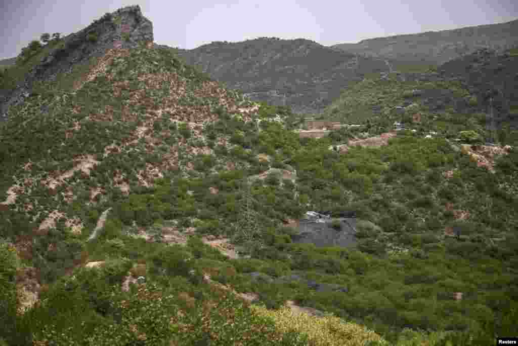 This hilly landscape contains deep coal reserves.