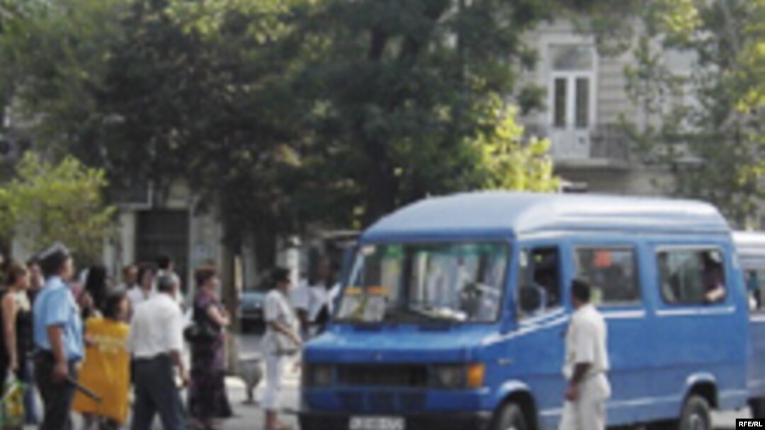 Ortatutumlu avtobusların şəhərin mərkəzinə buraxılmaması şəhər əhalisində narazılıq yaradıb