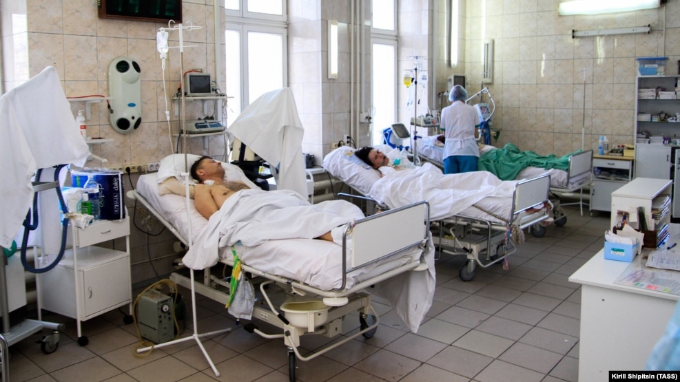 People who drank a bath lotion called Boyaryshnik (Hawthorn) receive treatment at a hospital in Irkutsk, Siberia, last month.