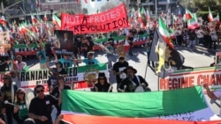 تجمع اعتراضی در لس‌آنجلس. یک‌شنبه ۲۸ دی