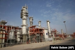 A natural gas refinery at the South Pars gas field on the northern coast of the Persian Gulf, in Asaluyeh, Iran. China's state oil company pulled out of a $5 billion deal to develop a portion of Iran's massive offshore natural gas field in 2019. (file photo)