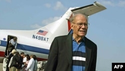 Former U.S. Defense Secretary Robert McNamara at Jose Marti International Airport in Havana in 2002