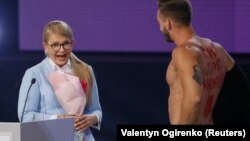 Yulia Tymoshenko insidentə yumorla reaksiya verib