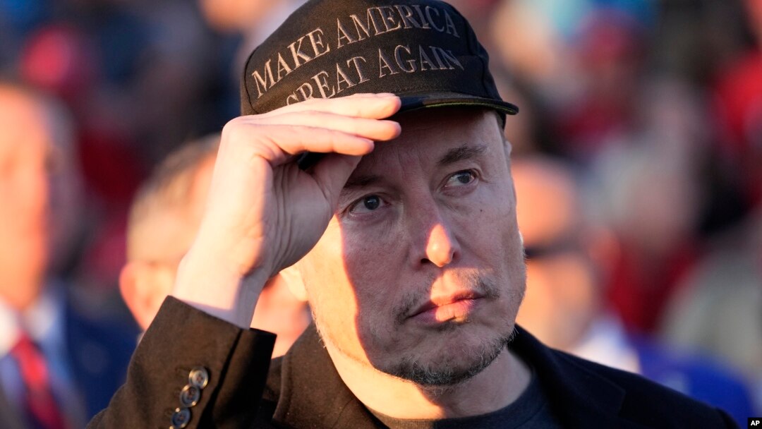 Elon Musk nu este doar o figură publică influentă. El este și unul dintre cei mai mari donatori politici din America, având și contracte guvernamentale de miliarde de dolari prin companiile sale.