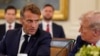 Президент Франції Макрон і президент США Трамп. На задньому плані Держсекретар США Рубіо і віцепрезидент Венс. Під час переговорів у Білому домі щодо завершення війни в Україні. 18 серпня 2025 року