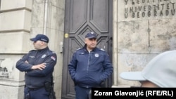 Policija ispred ulaza u zgradu Rektorata u Beogradu, 31. mart 2026.
