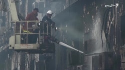 د کراچۍ سوځېدلې پلازا پېښه کې لاهم لسګونه کسان ورک دي