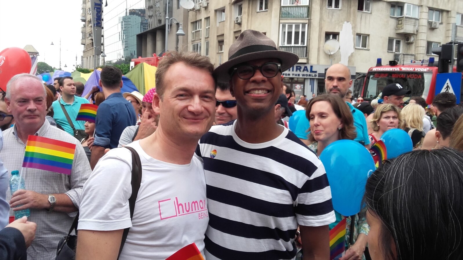 Adrian Coman și Clai Hamilton, Bucharest Pride 2018, România, 11 martie 2018.