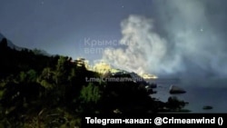 Imagine cu o explozie în zona sanatoriului din Foros, Crimeea, care ar fi fost provocat de un atac ucrainean cu drone, potrivit șefului guvernului regional, susținut de Kremlin, Serghei Axionov. 