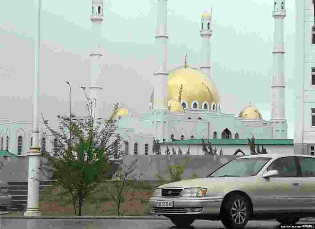 Aşgabadyň Parahat-7 etrapçasyndaky metjit