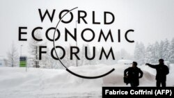 Obezbjeđenje ispred kongresnog centra u kojem se održava forum, Davos, fotoarhiv