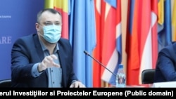 Ministrul investițiilor și proiectelor europene, Cristian Ghinea, în timpul consultărilor pe tema PNRR.