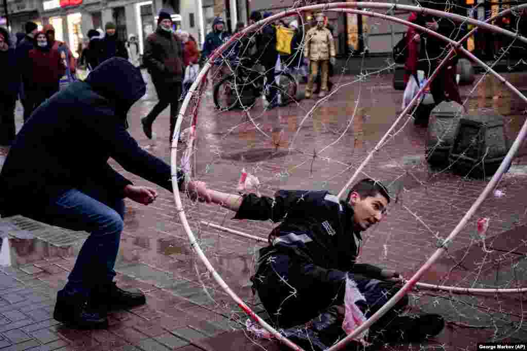 A plainclothes policeman detains an opposition activist protesting in Moscow on January 24 in support of Russian opposition leader Aleksei Navalny and against mass arrests at at an anti-government protest the previous day. (AP/George Markov)