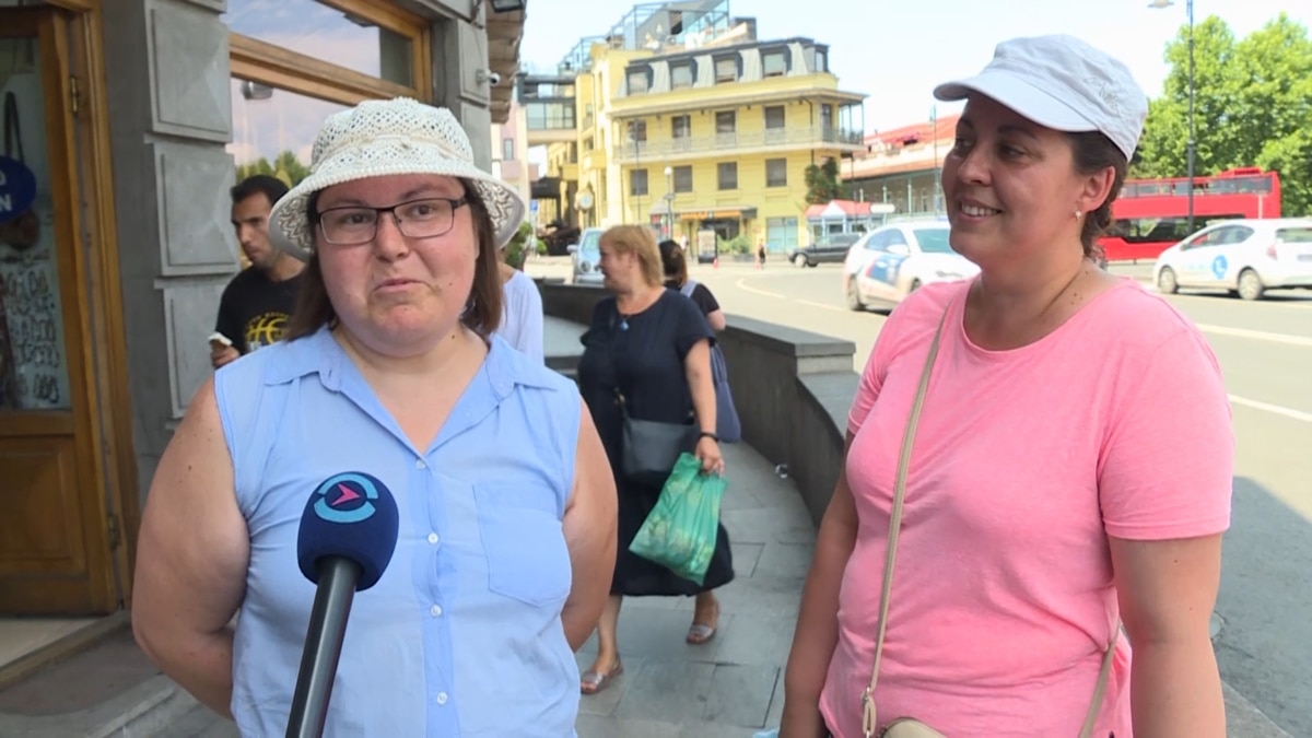 Russian Tourists In Georgia Unfazed By Putins Flight Ban