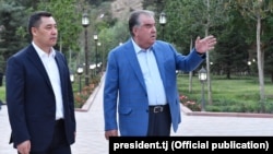 Президенты Кыргызстана и Таджикистана Садыр Жапаров и Эмомали Рахмон. 