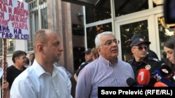 Lideri Demokratskog fronta Milan Knežević i Andrija Mandić u vrijeme kada su bili optuženi u slučaju "državni udar", 17. jul 2017.