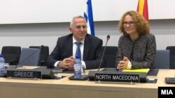 Грчкиот министер за одбрана Евагелос Апостолакис и министерката Радмила Шекеринска