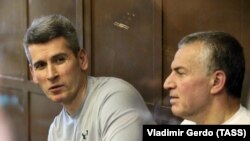 Совладелец группы компаний "Сумма" Зиявудин Магомедов (слева)