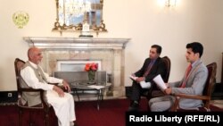 محمد اشرف غنی در جریان مصاحبه اختصاصی با رادیو آزادی و تلویزیون شمشاد.