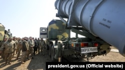 Президент Украины Петр Порошенко принял участие в испытаниях новейшего украинского комплекса крылатых ракет «Нептун». Полигон в Одесской области, 5 апреля 2019 года