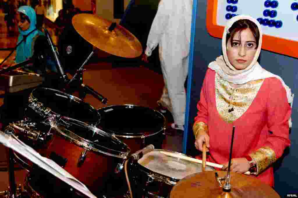 UAE, Darya Music Band, All women Iranian Band based in Iran, 03/31/2007