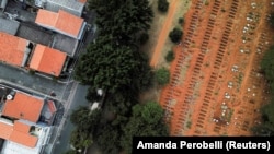 برازیل کې په کرونا ویروس د مړه شویو کسانو لپاره کېندل شوي قبرونه