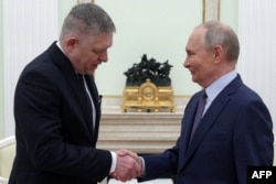 Роберт Фицо и Владимир Путин на переговорах в Москве