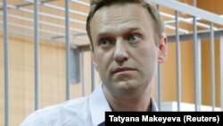 Navaljni, je i ranije bio pritvaran po optužbama u vezi sa organizovanjem protesta protiv vlade
