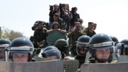 Российские силовики на Турецком валу, 3 мая 2014 года