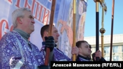 Участники "молитвенного стояния" в Новосибирске. 29 марта