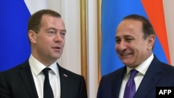 Armenia -- Russian Prime Minister Dmitry Medvedev (L) and his Armenian counterpart Ovik Abrahamyan arrive to hold a joint press conference following their talks in Yerevan on April 7, 2016.