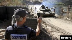 Відведення важкого озброєння від лінії зіткнення на Донбасі – один з пунктів мінських угод