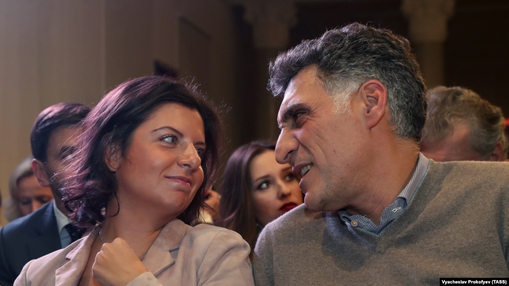 Армения-матушка, забери своих клоунов Симоньян и Кеосаян домой. ☦Русских от них уже тошнит ** Израиль-батюшка, забери своих ублюдков Вл. Шапиро и весь кремлёвский кагал домой. А то ☦Русские поднимут их скоро на вилы.(Видео)