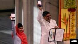 Малале Юсафзай и Кайлаш Сатъяртхи на вручении Нобелевской премии мира. Осло, 10 декабря 2014 года.