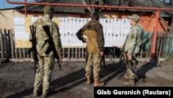 Виборча дільниця біля лінії фронту, де голосують українські військові. Село Зайцеве Бахмутського району Донецької області, 31 березня 2019 року
