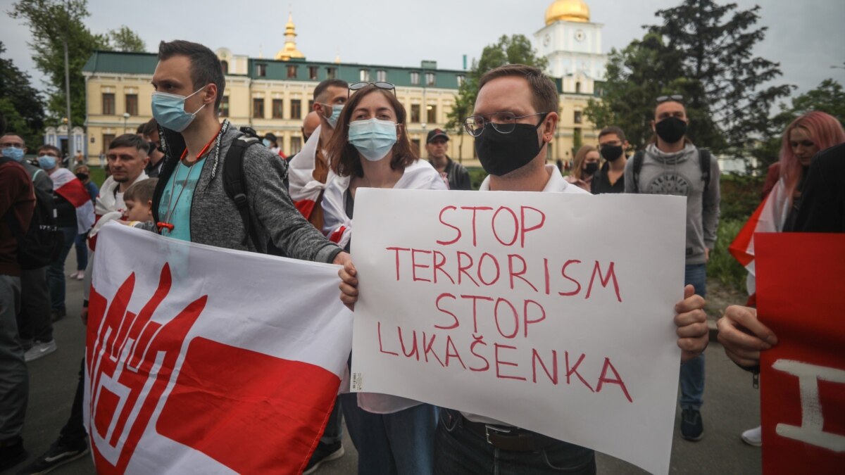 Збитки, санкції та «повітряний бойкот» Білорусі: затримання Протасевича змінило авіаційну галузь Європи - Vimarsana News