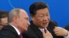 Президент России Владимир Путин (слева) и председатель Китайской Народной Республики Си Цзиньпин 