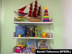 "Акниеттеги" балдар жасаган буюмдар.