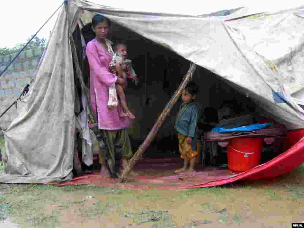 As Pakistani Floods Rage, Aid Is Slow To Come #21