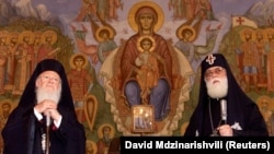 კონსტანტინოპოლის არქიეპისკოპოსი, მსოფლიო პატრიარქი ბართლომეოსი და საქართველოს კათოლიკოს-პატრიარქი ილია მეორე. არქივის ფოტო.