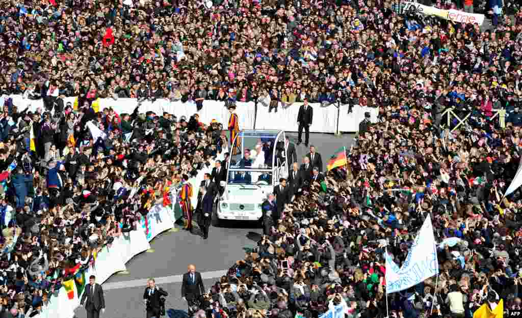 Pope Benedict XVI waves from his &quot;popemobile&quot; as he arrives on St. Peter&#39;s Square for his last weekly audience on February 27. (AFP/Tiziana Fabi)