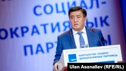 Кандитат в президенты от партии СДПК, премьер-министр Сооронбай Жээнбеков.