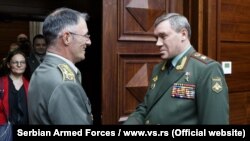 Shefi i Shtabit të Përgjithshëm të Forcave të Armatosura të Serbisë, Milan Mojsilloviq dhe ai i Rusisë Valery Vasilyevich Gerasimov, 3 gusht 2019