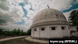 Висотки поруч із обсерваторією: будівельний бум у Науковому (фоторепортаж)